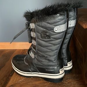 Girls Sorel Joan of Artic EUC Size 5